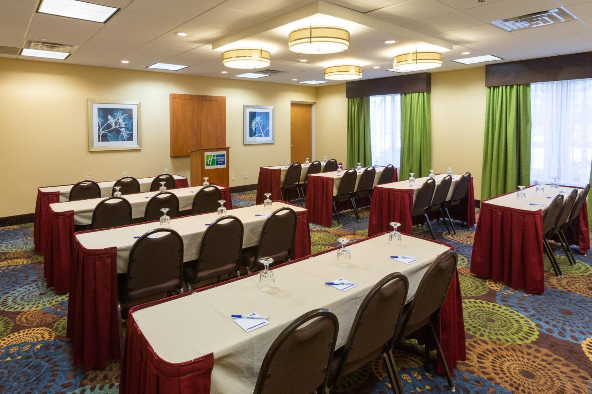 Holiday Inn Express Hotel & Suites Jacksonville Airport By Ihg Exterior photo