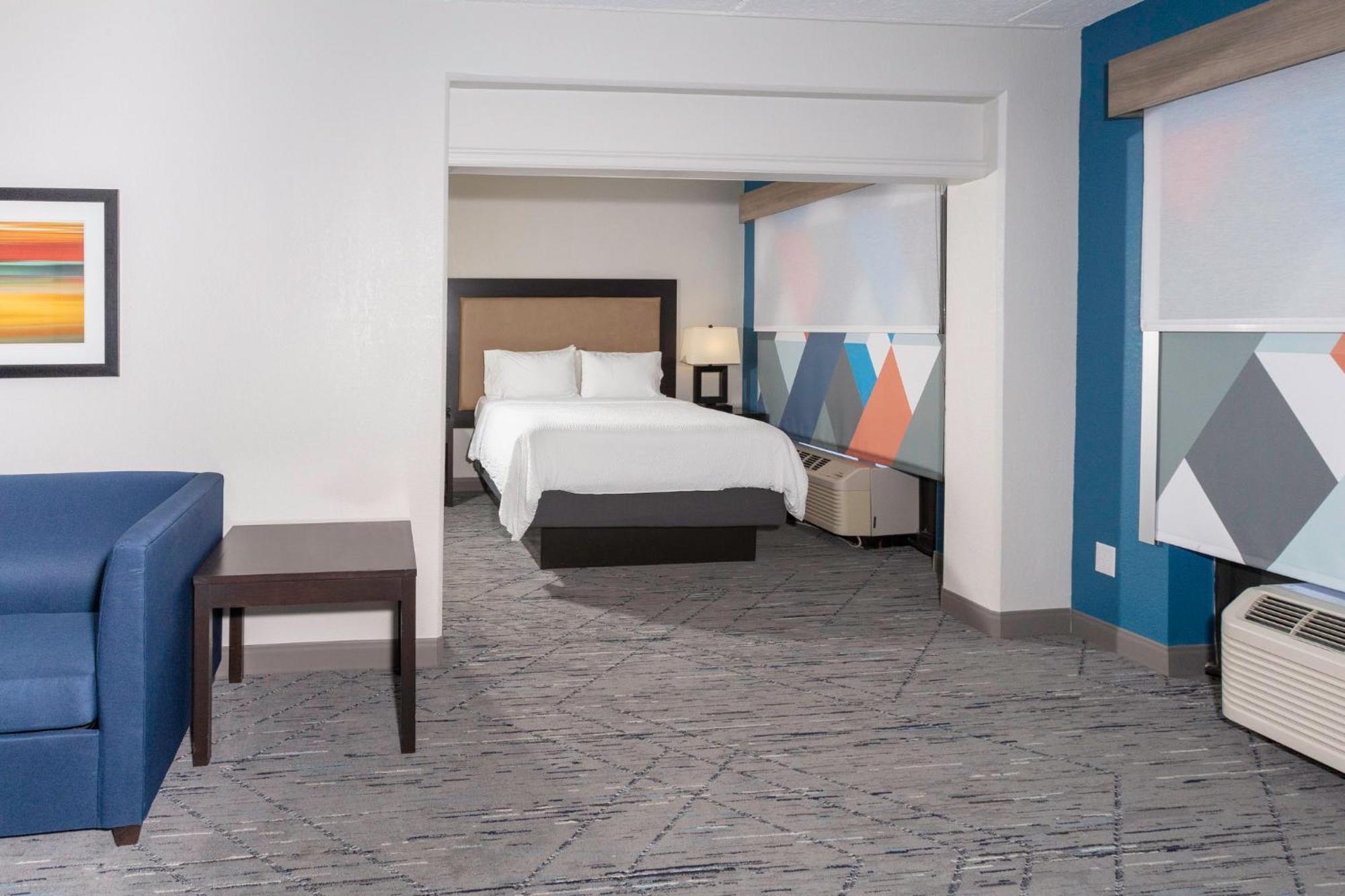 Holiday Inn Express Hotel & Suites Jacksonville Airport By Ihg Exterior photo